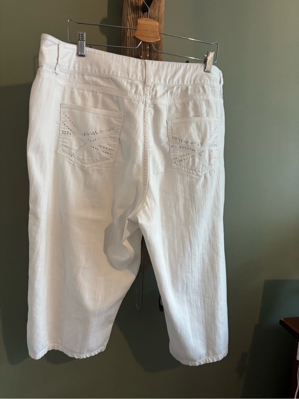 13.) Traditions / White Wide-Leg Denim Capris - Picture 2 of 5